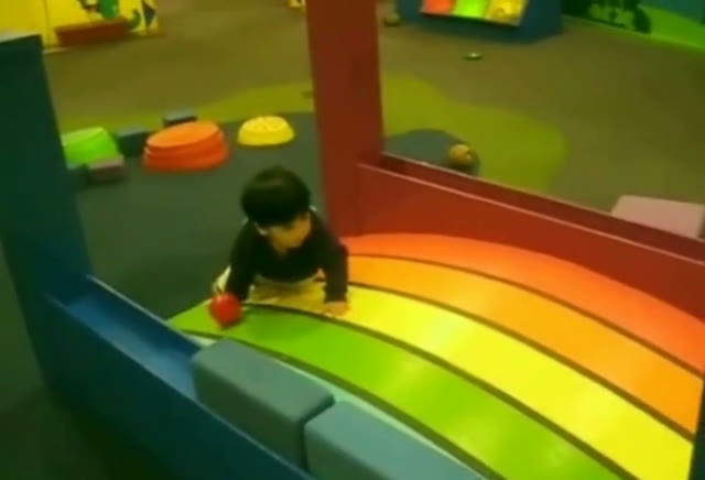 Bò trườn qua vật cản